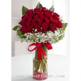 A Vase of 25 Red Roses